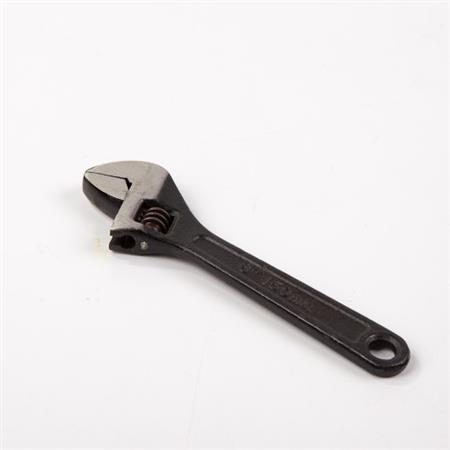 LLAVE AJUSTABLE CON ESCALA 6"